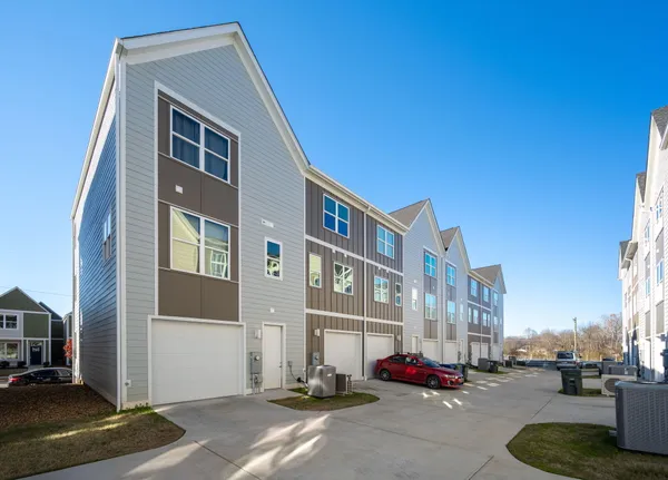 $1,725 | 2341 East 18th Street, Chattanooga, TN 37404