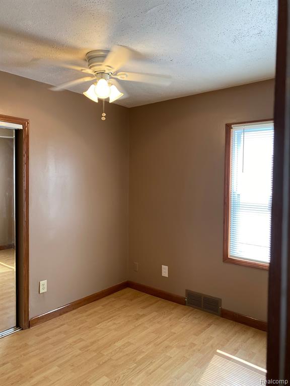 8302 Toepfer Road Warren, MI 48089 - Photo 5 of 17