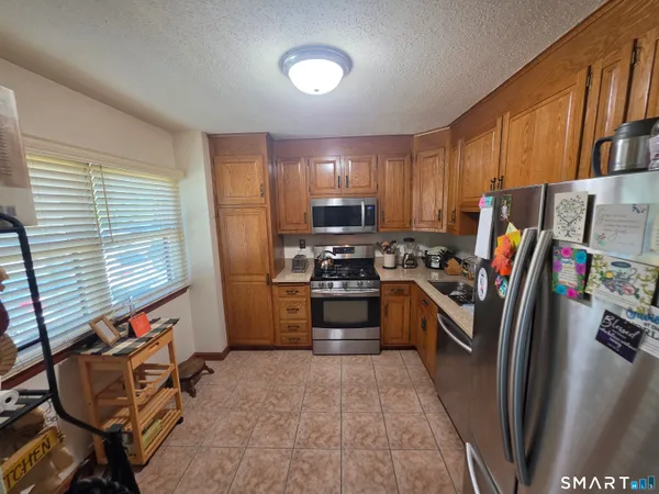 $264,900 | 25 Robin Brook Drive, Unit 25, Newington, CT 06111