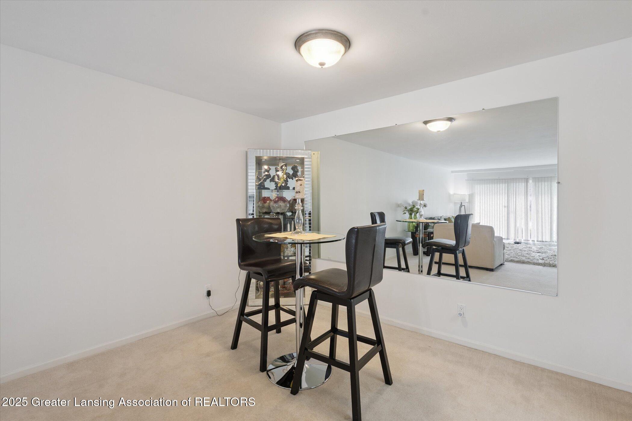 1740 Wellington Road, Unit 103 Lansing, MI 48910 - Photo 10 of 37 22-1740-Wellington-Rd-#103-Lansing-MI-48
