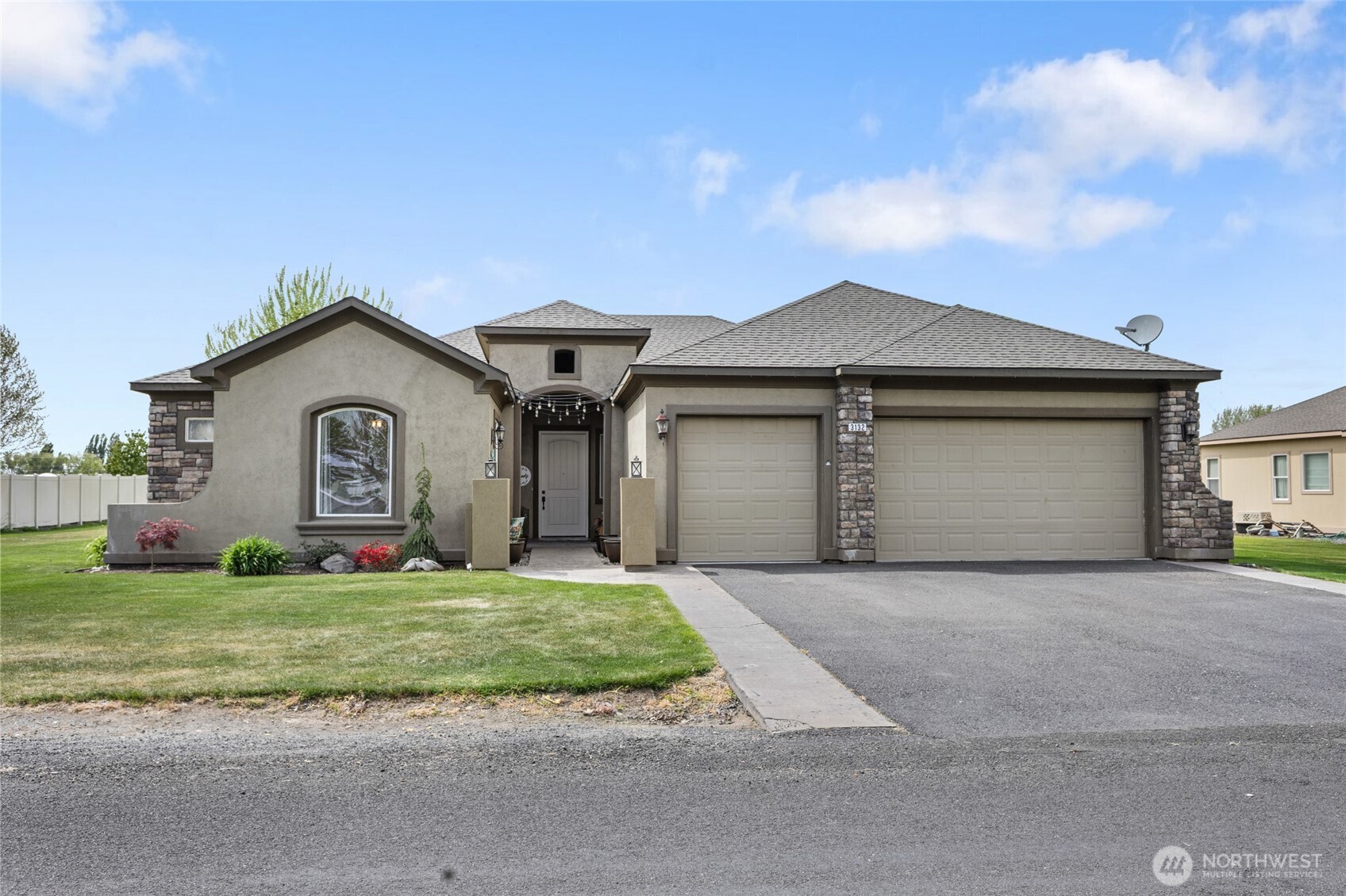3132 H Road Northeast Moses Lake, WA 98837 - Photo 2 of 40 Gallery Image 2