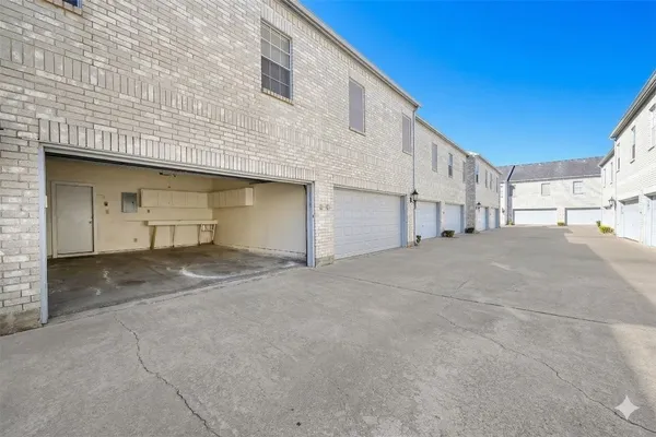 $1,850 | 338 Wilcrest Drive, Unit 338, Houston, TX 77042