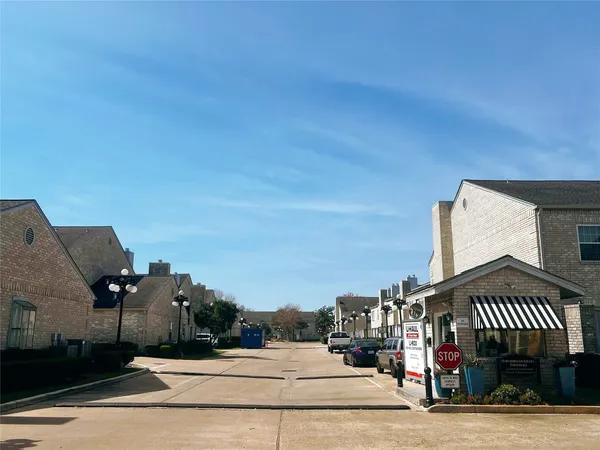 $1,850 | 338 Wilcrest Drive, Unit 338, Houston, TX 77042