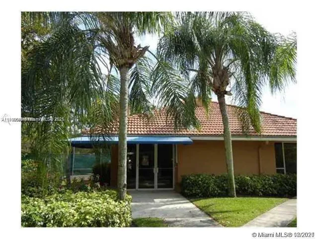 $2,100 | 758 Northwest 103rd Terrace, Unit 201, Pembroke Pines, FL 33026