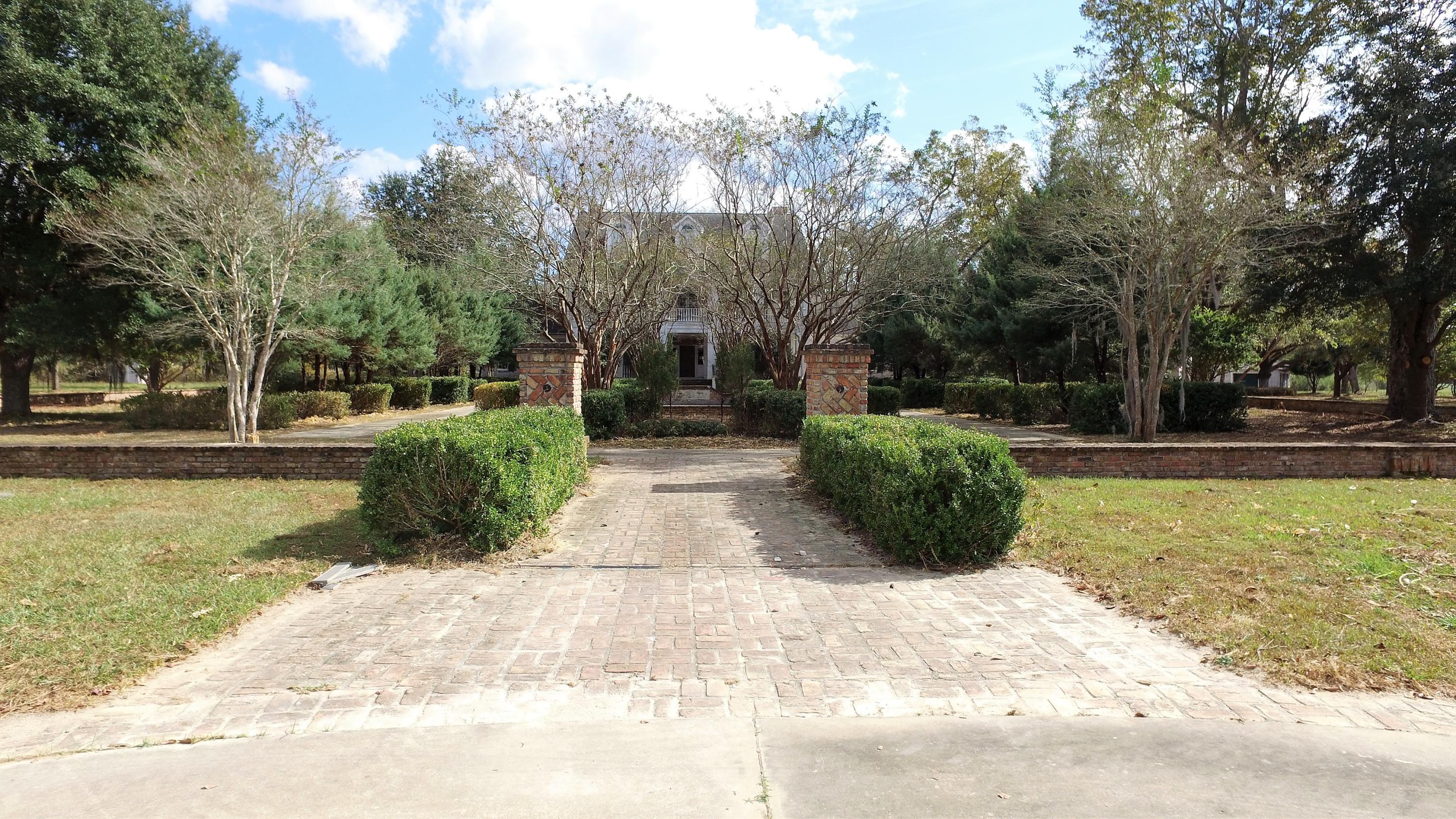5437 Griffith Mill Road Baker, FL 32531 - Photo 17 of 100 a view of a garden with trees
