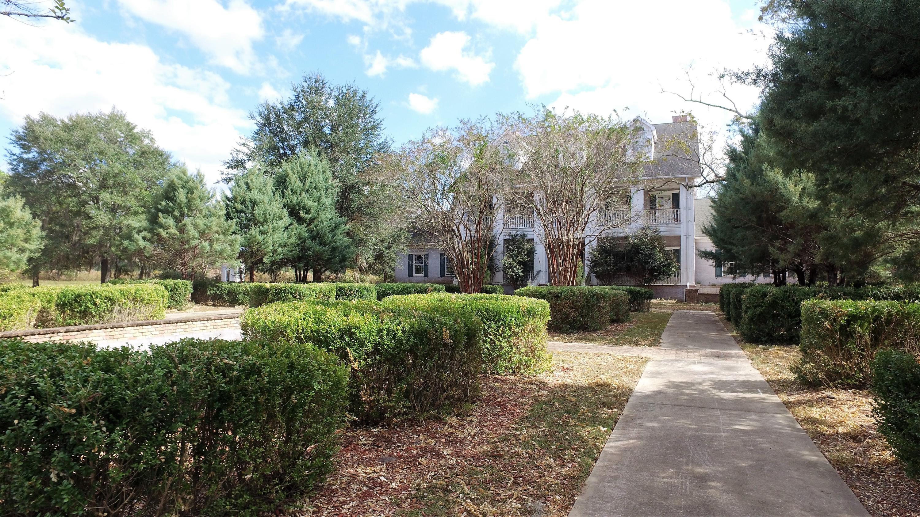 5437 Griffith Mill Road Baker, FL 32531 - Photo 20 of 100 a view of a garden with a fountain in front of a house