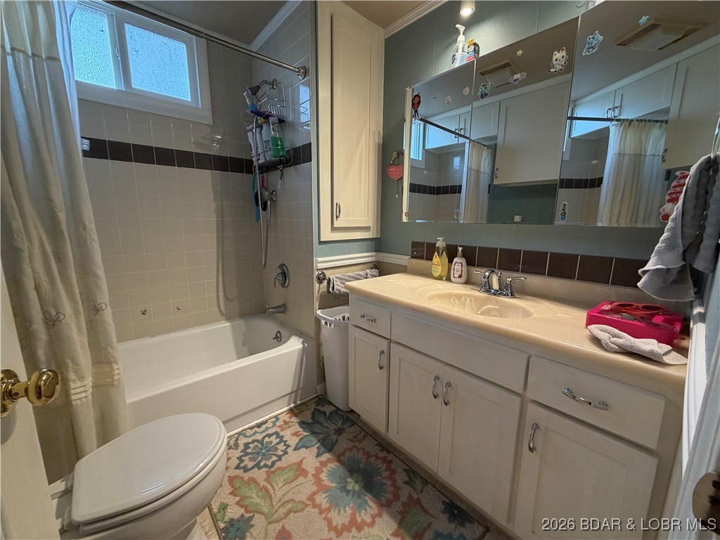 25097 Old Sante Fe Road Versailles, MO 65084 - Photo 11 of 23 Main level bathroom