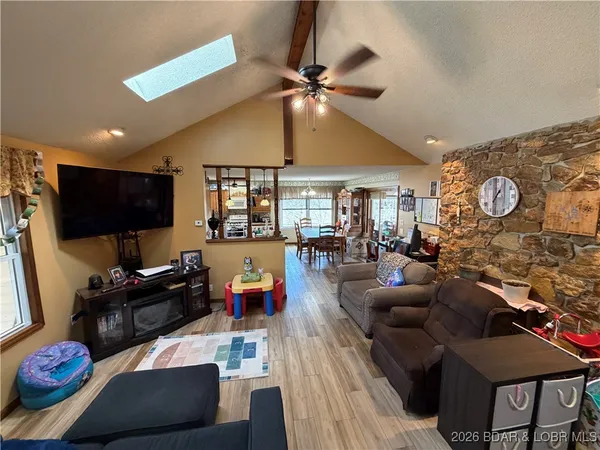 $199,900 | 25097 Old Sante Fe Road, Versailles, MO 65084