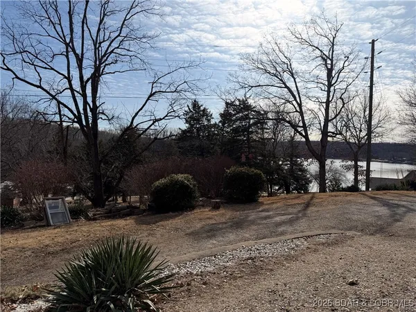 $199,900 | 25097 Old Sante Fe Road, Versailles, MO 65084