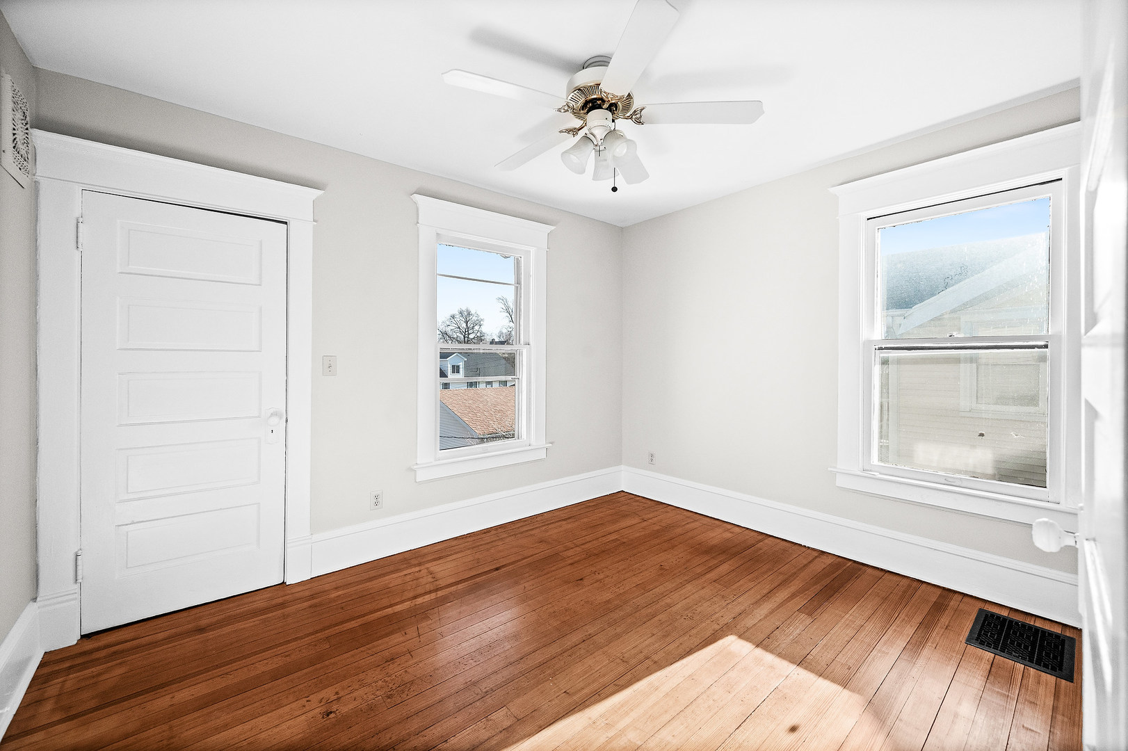 102 Vale Street Bloomington, IL 61701 - Photo 24 of 35 an empty room with windows and closet