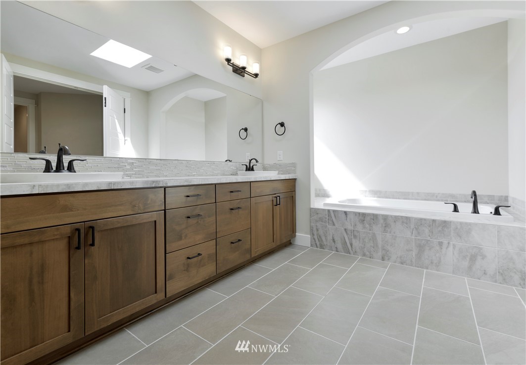 7729 Connells Prairie Road Bonney Lake, WA 98391 - Photo 7 of 11 Gallery Image 7