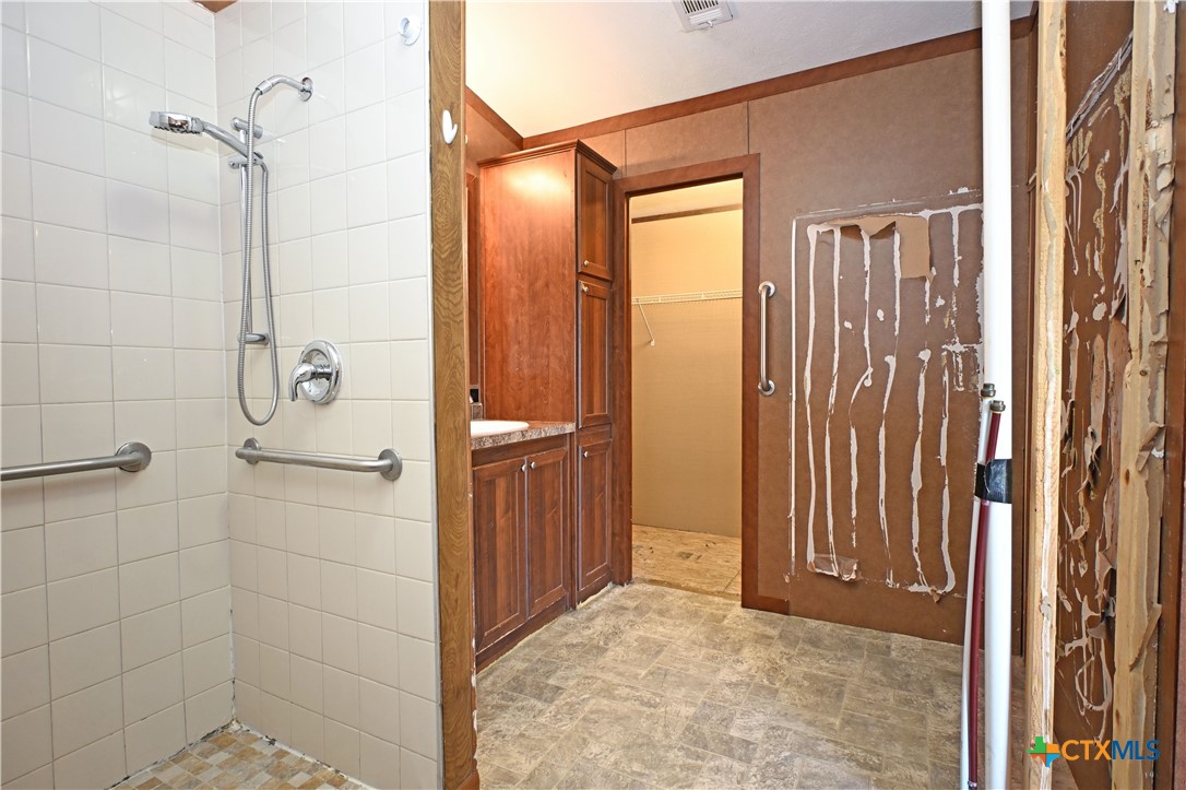 1339 Wald Road, Unit 33 New Braunfels, TX 78132 - Photo 17 of 27 Primary Bathroom