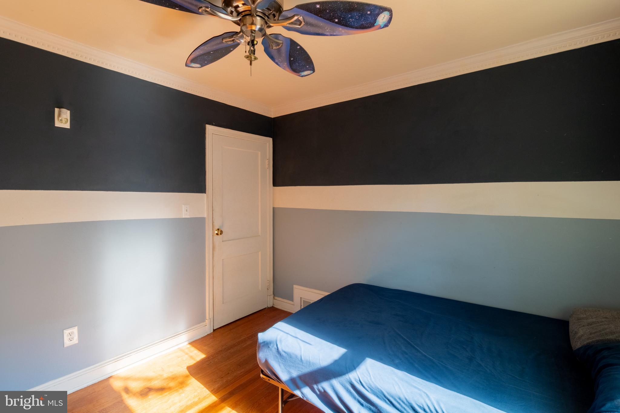 706 Forest Glen Road Silver Spring, MD 20901 - Photo 15 of 40 a view of room with a ceiling fan