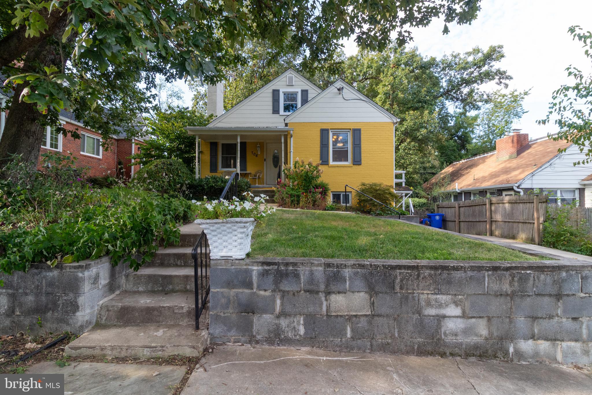706 Forest Glen Road Silver Spring, MD 20901 - Photo 2 of 40 a front view of a house with a yard and trees