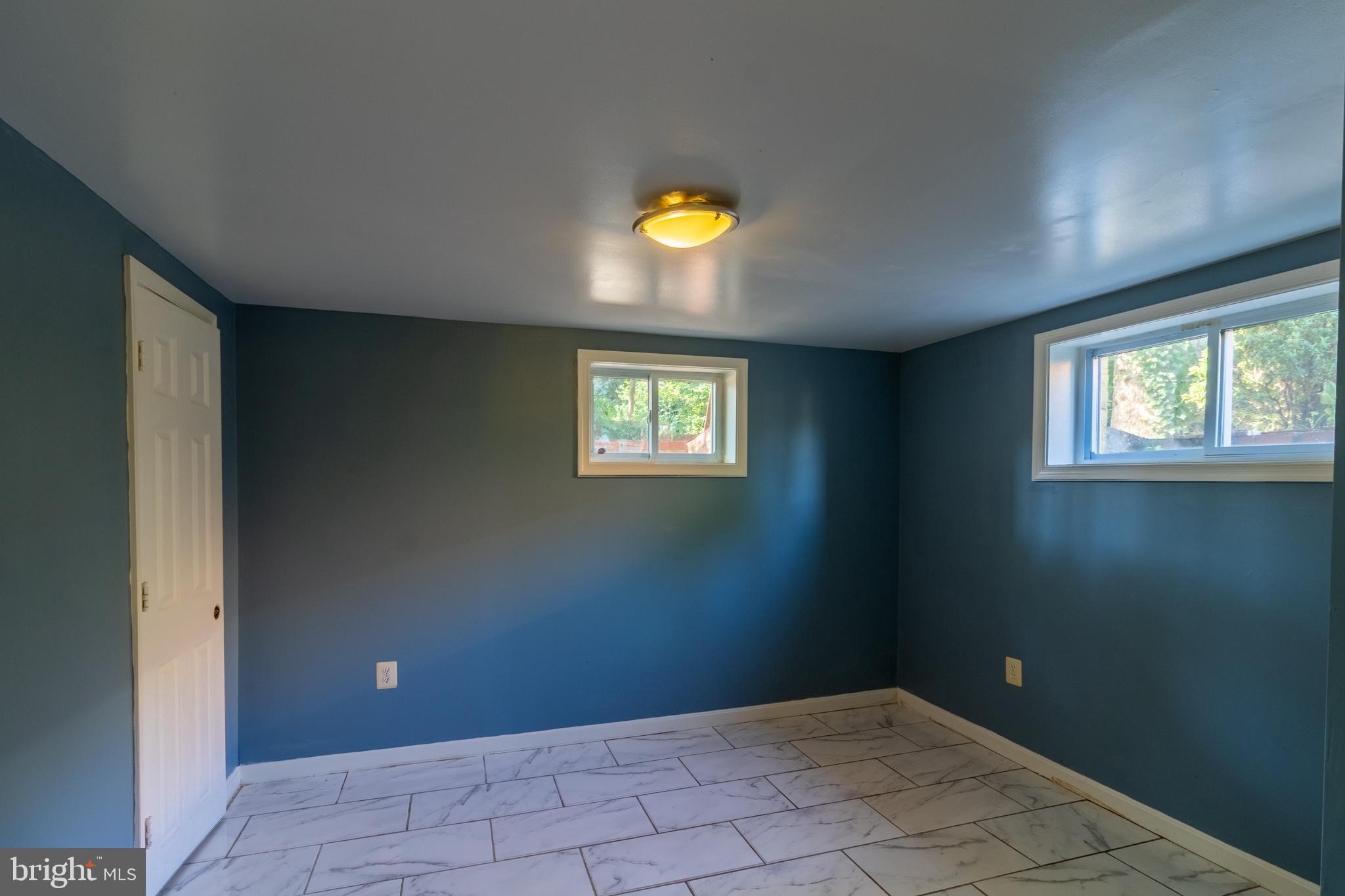 706 Forest Glen Road Silver Spring, MD 20901 - Photo 33 of 40 a view of an empty room with window and mirror