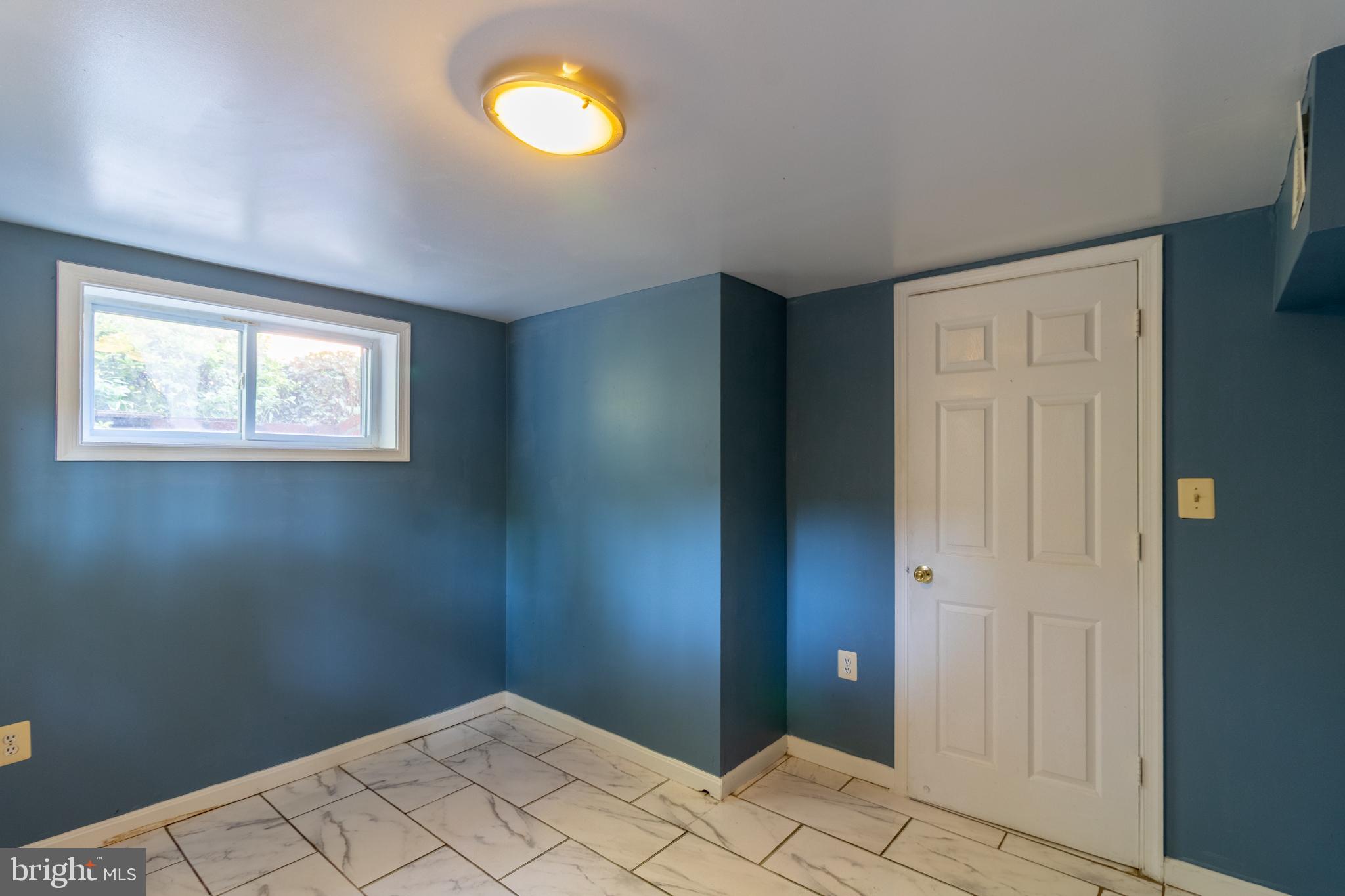 706 Forest Glen Road Silver Spring, MD 20901 - Photo 34 of 40 an empty room with windows and closet