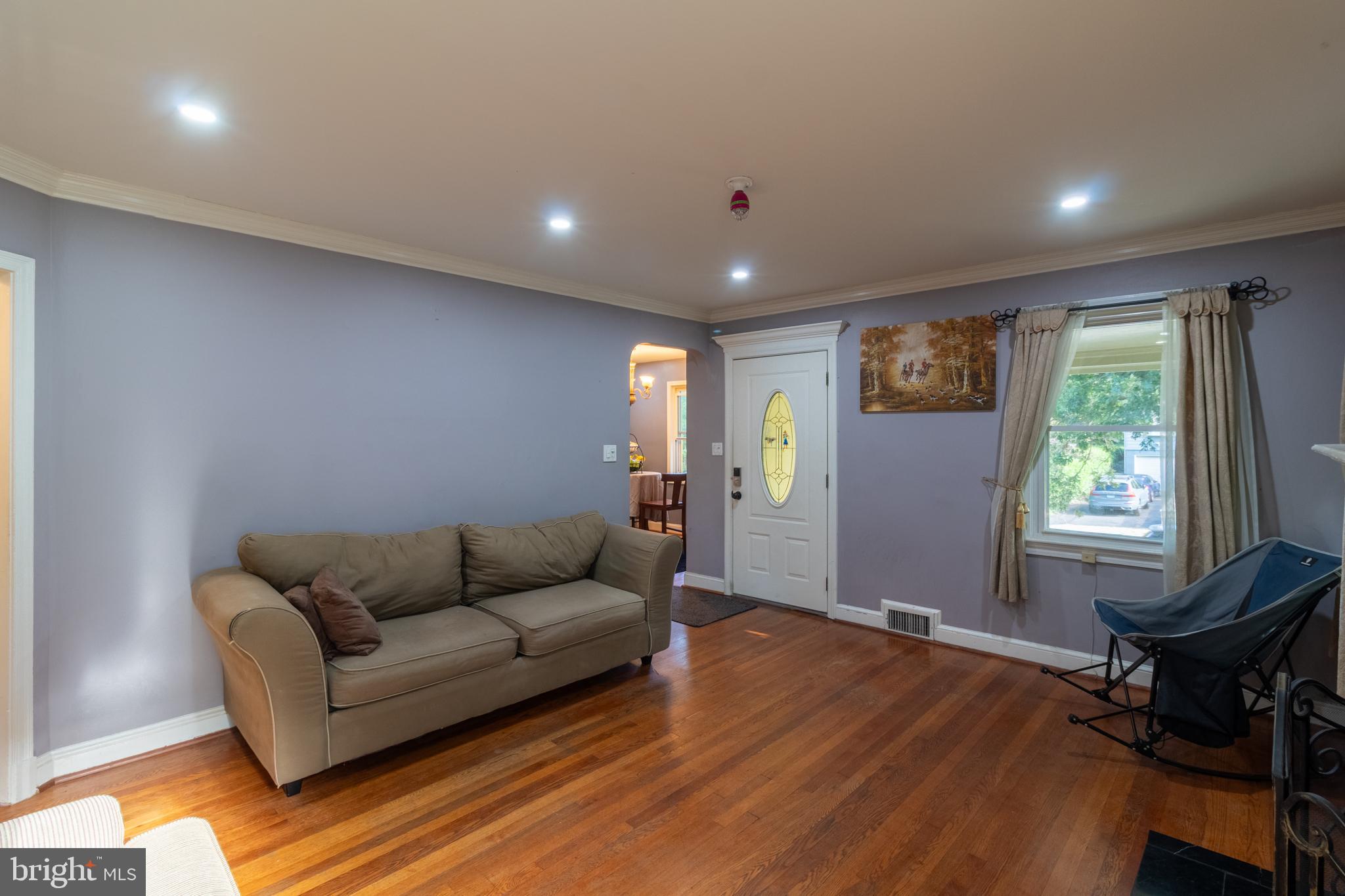 706 Forest Glen Road Silver Spring, MD 20901 - Photo 10 of 40 a living room with furniture and a window
