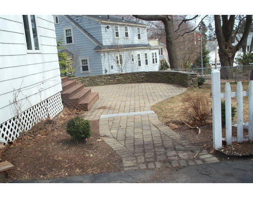64 Thorndyke Road Worcester, MA 01606 - Photo 4 of 11