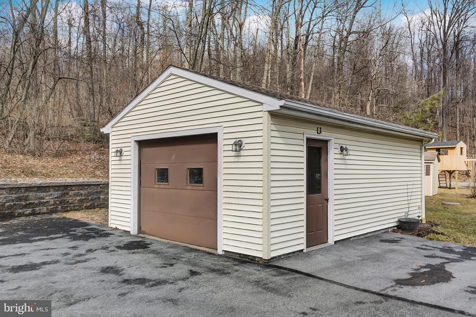 511 Hunters Road Mohnton, PA 19540 - Photo 3 of 39