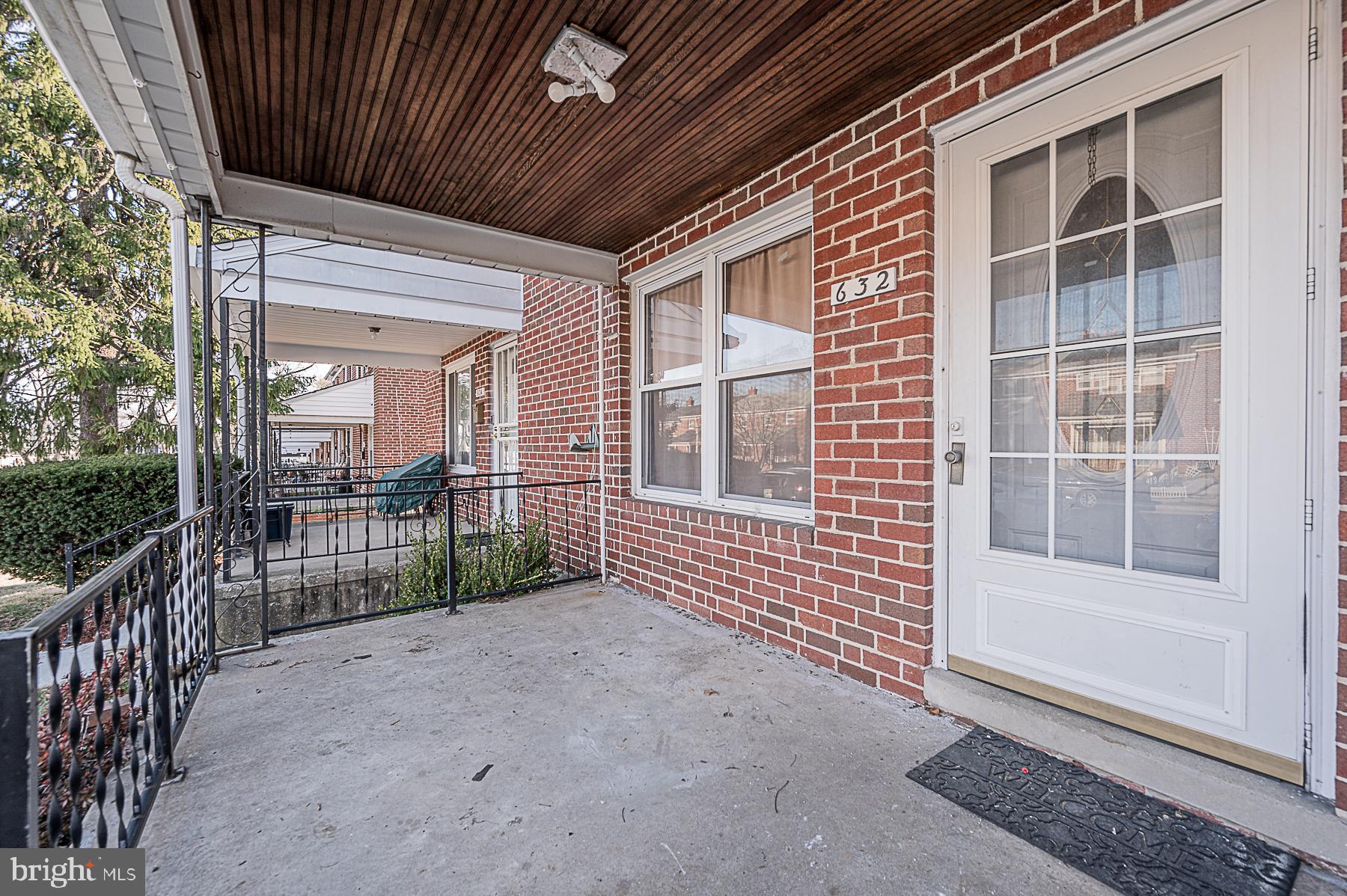 632 Brisbane Road Baltimore, MD 21229 - Photo 5 of 30 Front porch