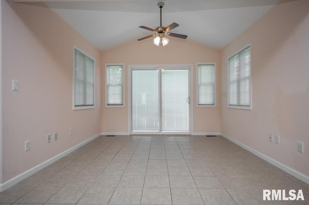 2425 Delaware Street Pekin, IL 61554 - Photo 19 of 48