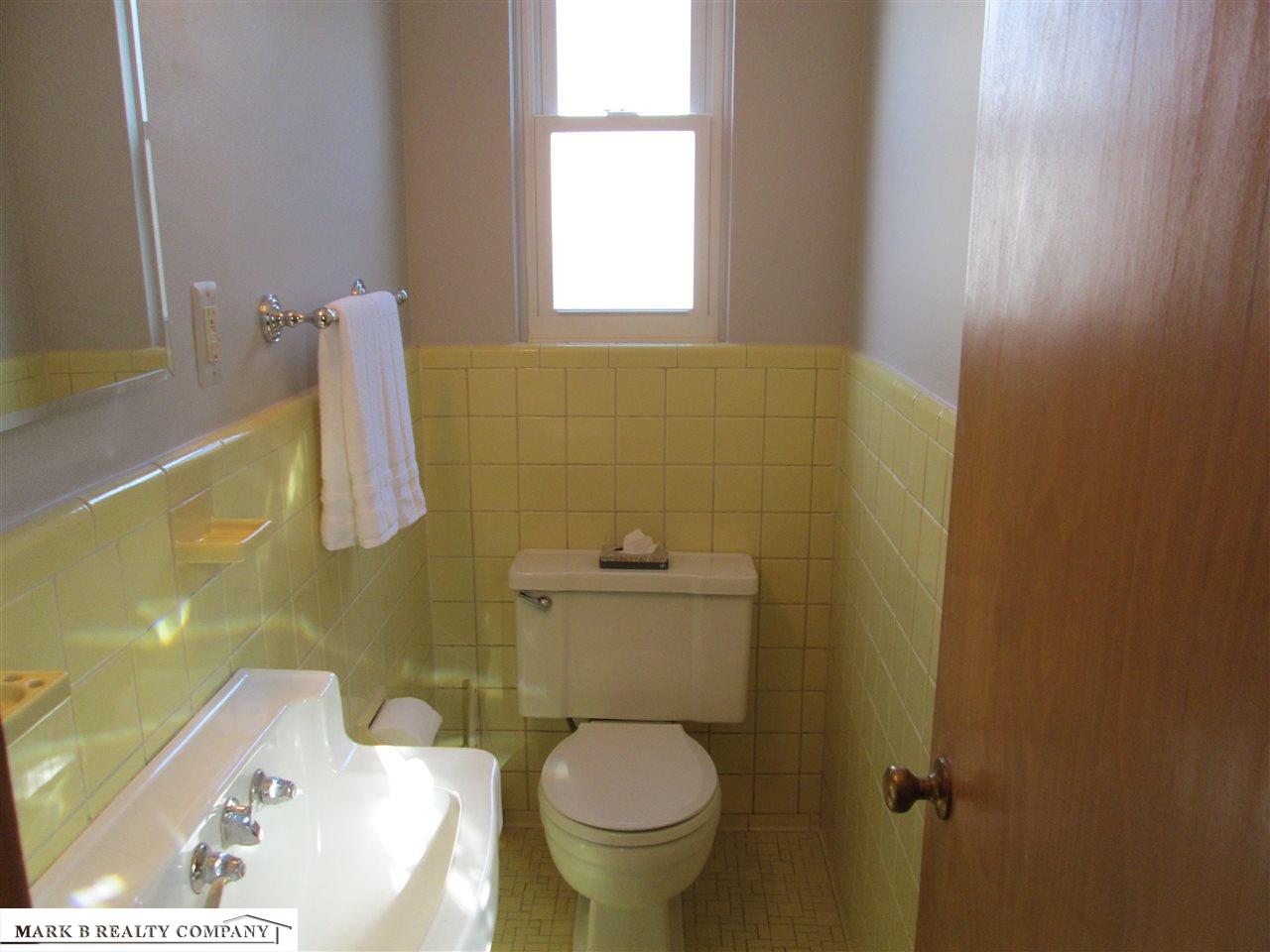 1912 Prestwick Road Grosse Pointe Woods, MI 48236 - Photo 20 of 24