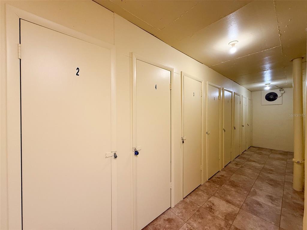 4550 Cove Circle, Unit 507 St. Petersburg, FL 33708 - Photo 22 of 32 a view of a hallway
