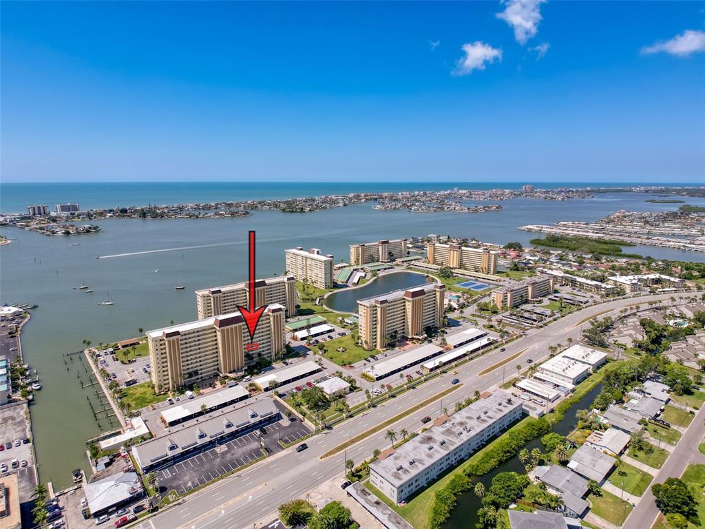4550 Cove Circle, Unit 507 St. Petersburg, FL 33708 - Photo 23 of 32 a view of a city with an ocean view