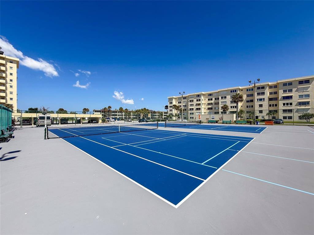 4550 Cove Circle, Unit 507 St. Petersburg, FL 33708 - Photo 30 of 32 a view of tennis court