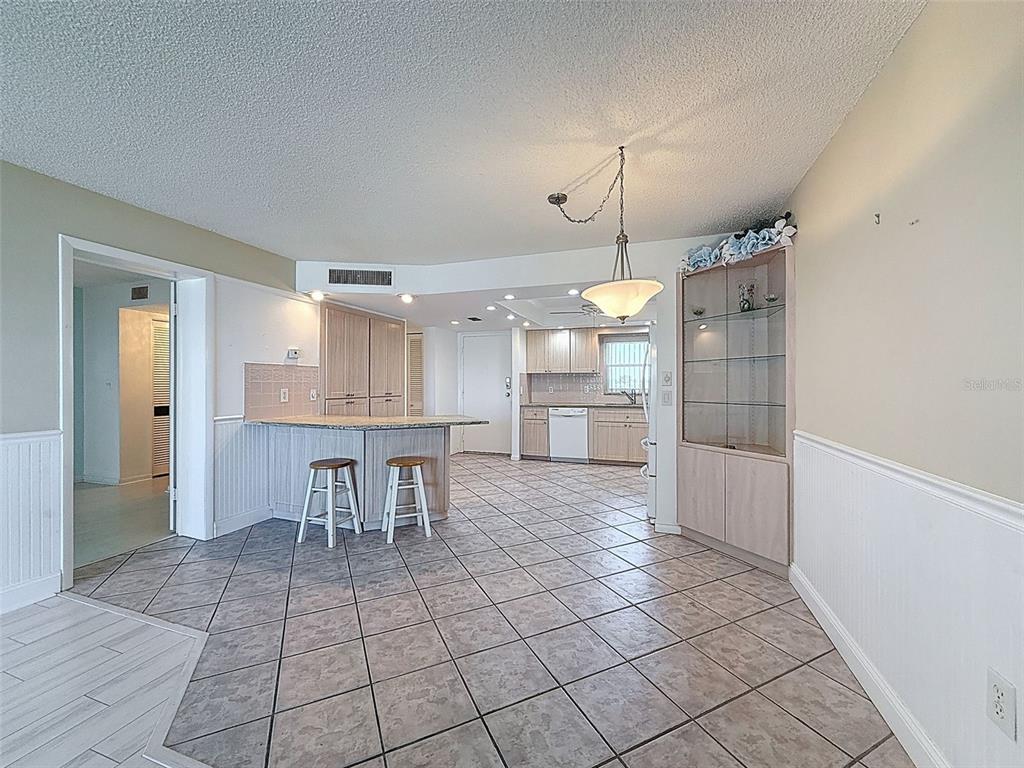 4550 Cove Circle, Unit 507 St. Petersburg, FL 33708 - Photo 9 of 32