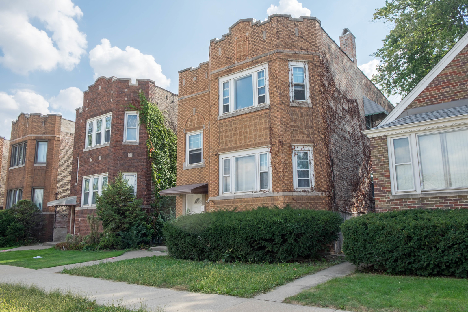 5445 West 64th Street, Unit 2 Chicago, IL 60638 - Photo 2 of 37 a front view of a house with garden