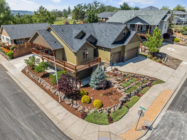$725,000 | 22 Terra Linda Court, Eagle Point, OR 97524