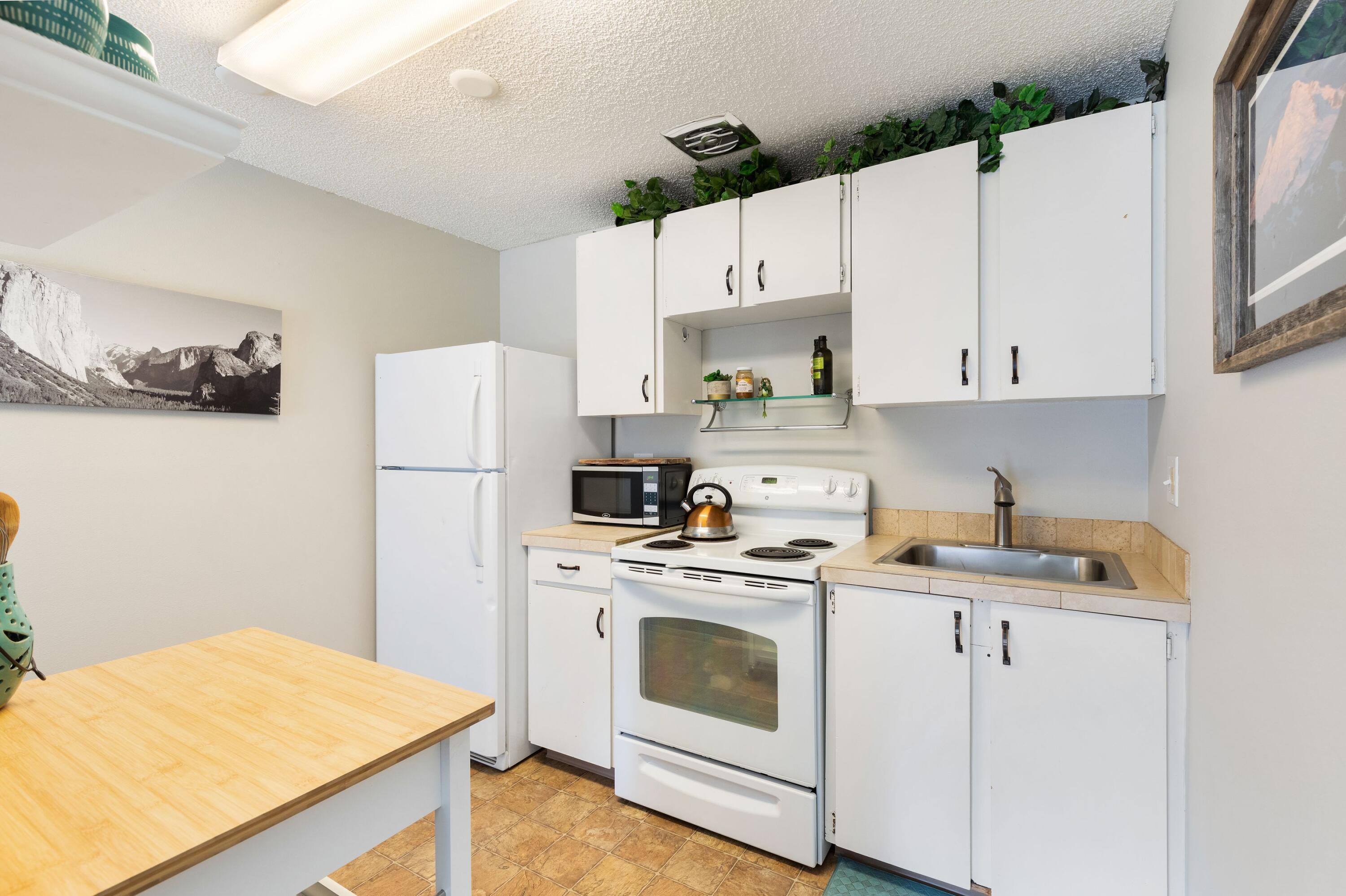 1700 Northeast Wells Acres Road, Unit 4 Bend, OR 97701 - Photo 9 of 17 Kitchen
