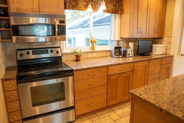 $699,900 | 114 Grafton Street, Shrewsbury, MA 01545