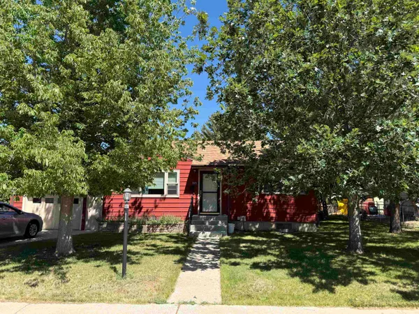 $260,000 | 315 South 9th Street, Thermopolis, WY 82443