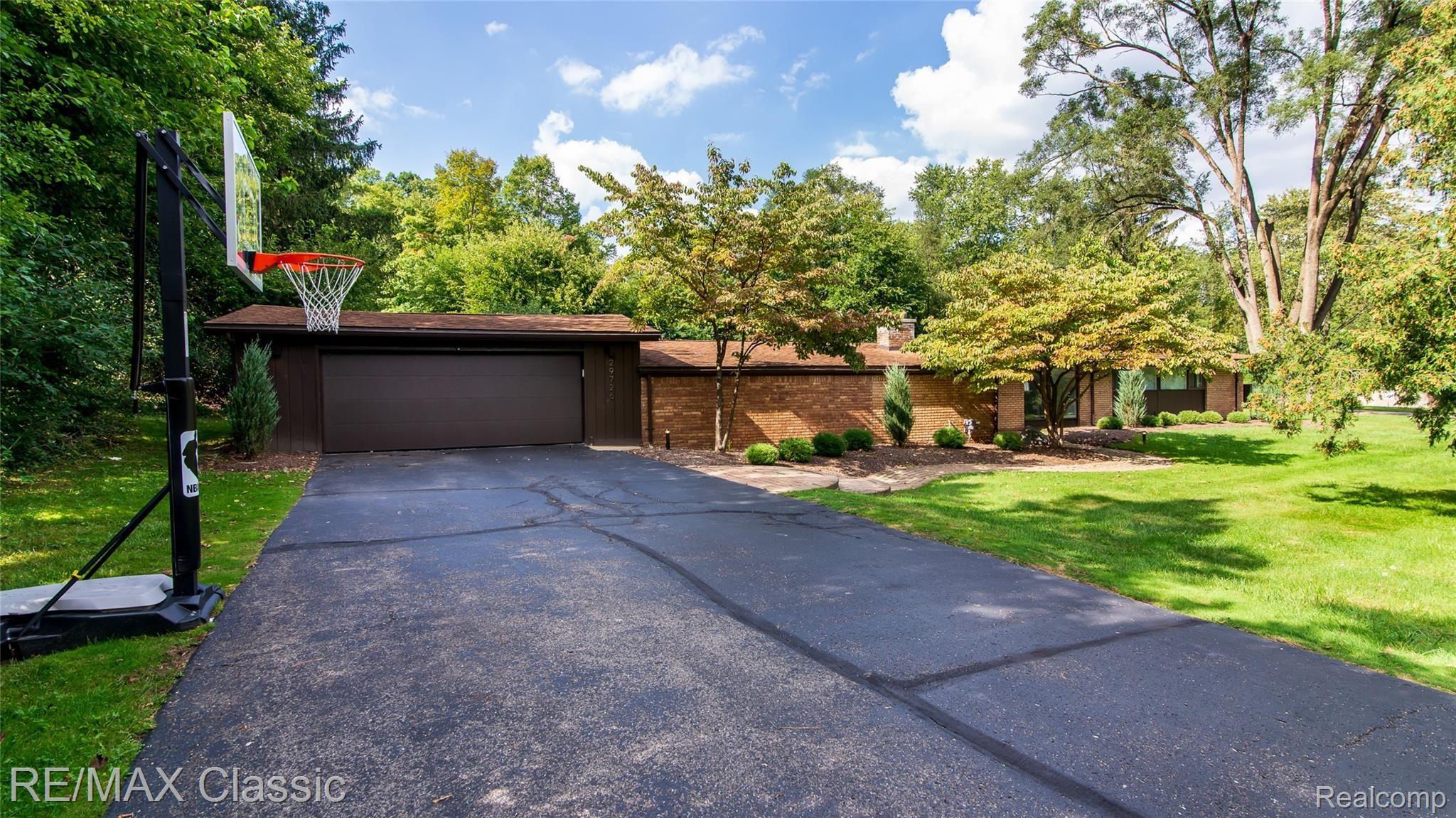 29726 Highmeadow Road Farmington, MI 48334 - Photo 6 of 52 000.jpg