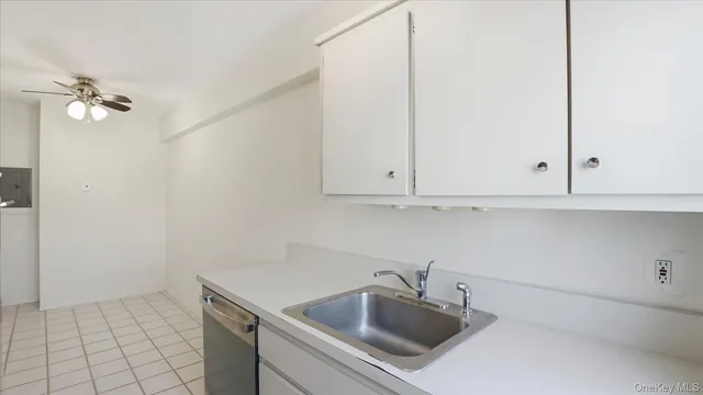 $299,999 | 200 Atlantic Avenue, Unit 226, Lynbrook, NY 11563