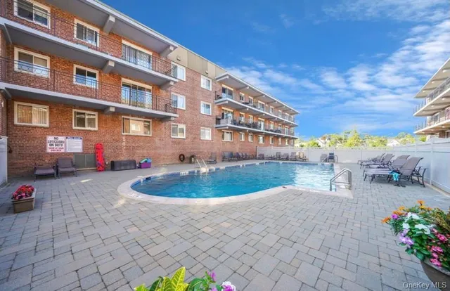 $299,999 | 200 Atlantic Avenue, Unit 226, Lynbrook, NY 11563