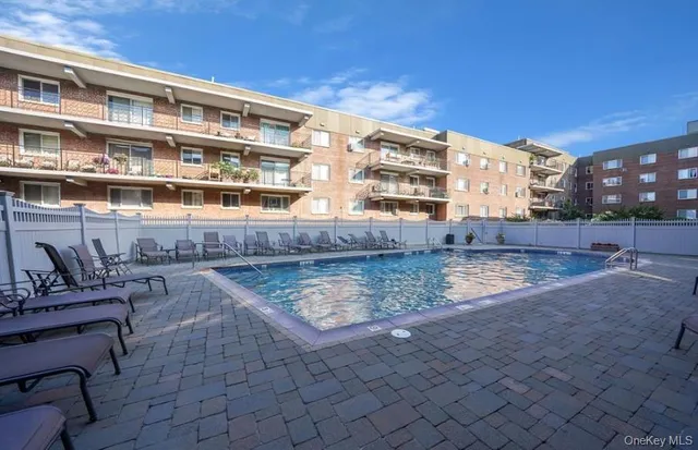 $299,999 | 200 Atlantic Avenue, Unit 226, Lynbrook, NY 11563