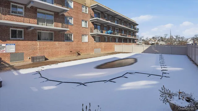 $299,999 | 200 Atlantic Avenue, Unit 226, Lynbrook, NY 11563