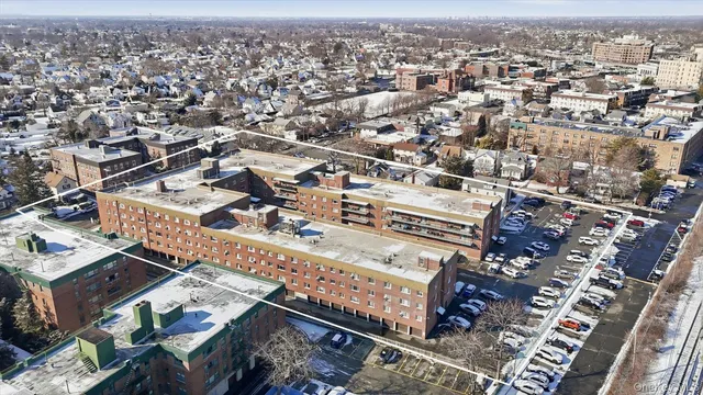 $299,999 | 200 Atlantic Avenue, Unit 226, Lynbrook, NY 11563