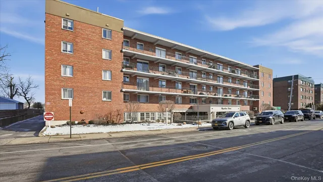 $299,999 | 200 Atlantic Avenue, Unit 226, Lynbrook, NY 11563