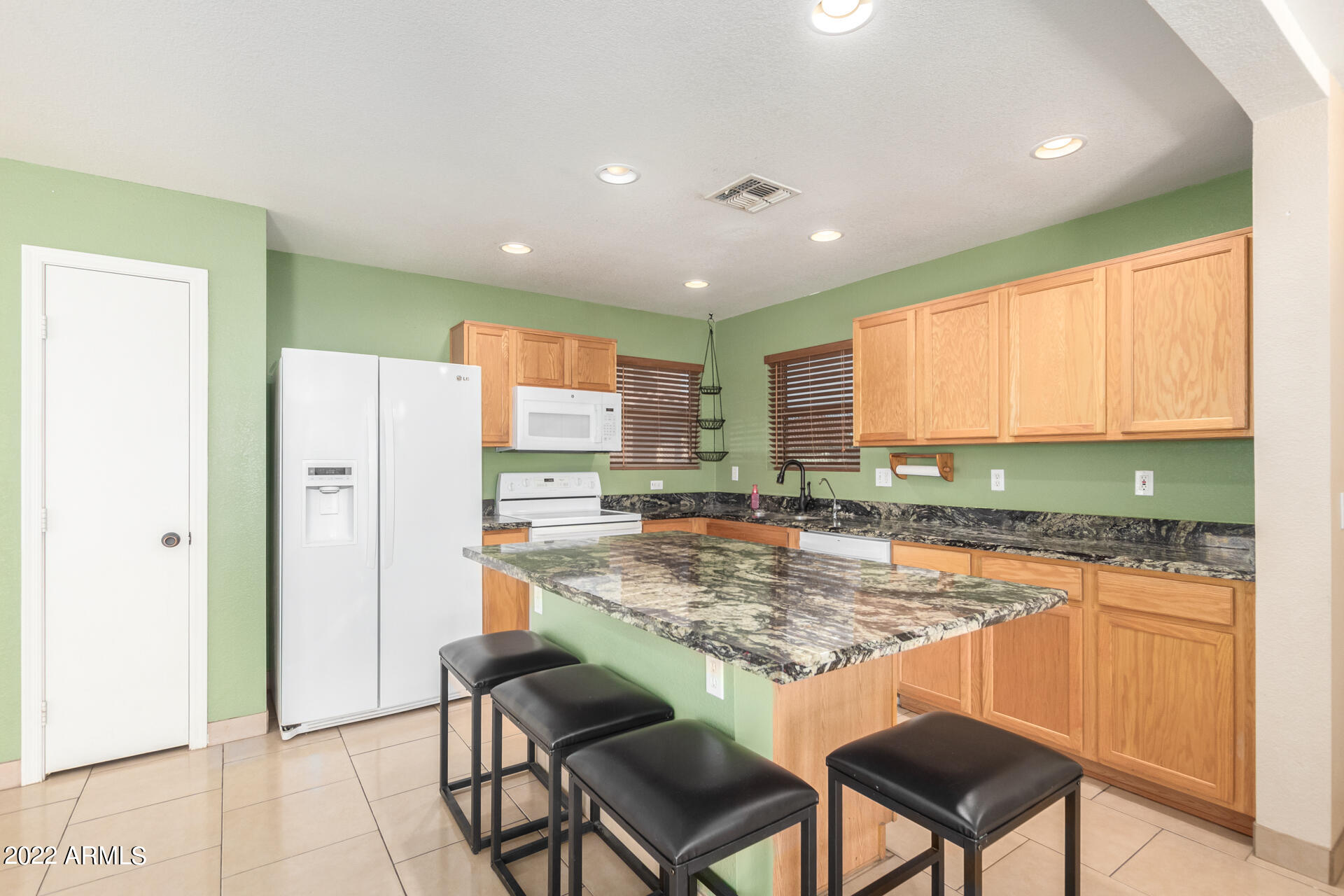 3307 South Bowman Road Apache Junction, AZ 85119 - Photo 11 of 28 a kitchen with a table and chairs in it