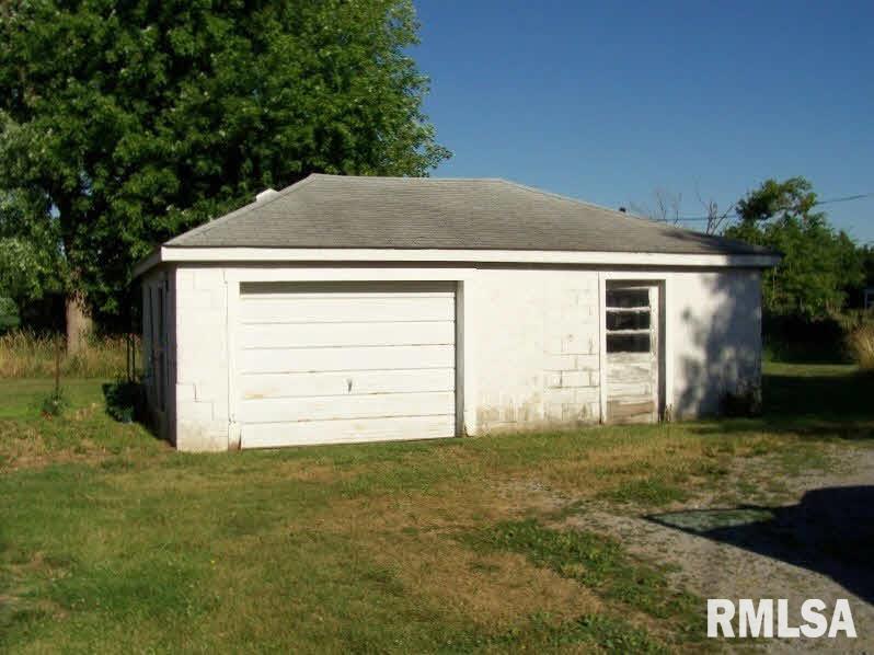 9177 Lincoln Road Benton, IL 62812 - Photo 3 of 6 Gallery Image 3
