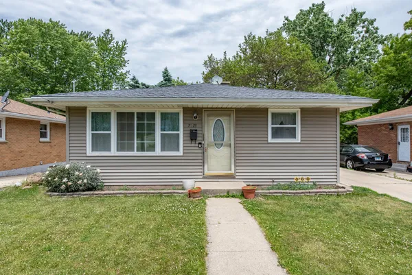 $269,900 | 2528 Lucia Avenue, Waukegan, IL 60085