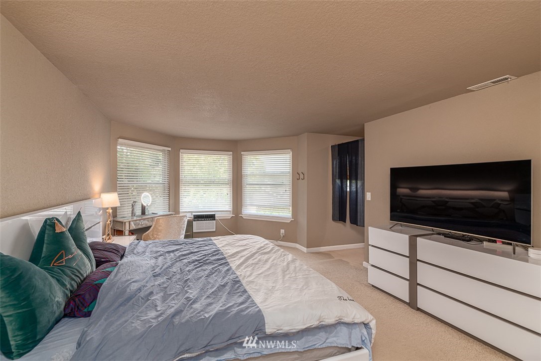 22611 12th Place West Bothell, WA 98021 - Photo 11 of 18