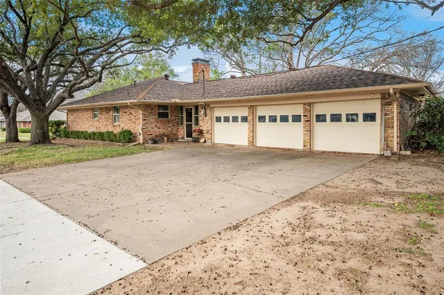 $450,000 | 1401 Allegheny Drive, Arlington, TX 76012