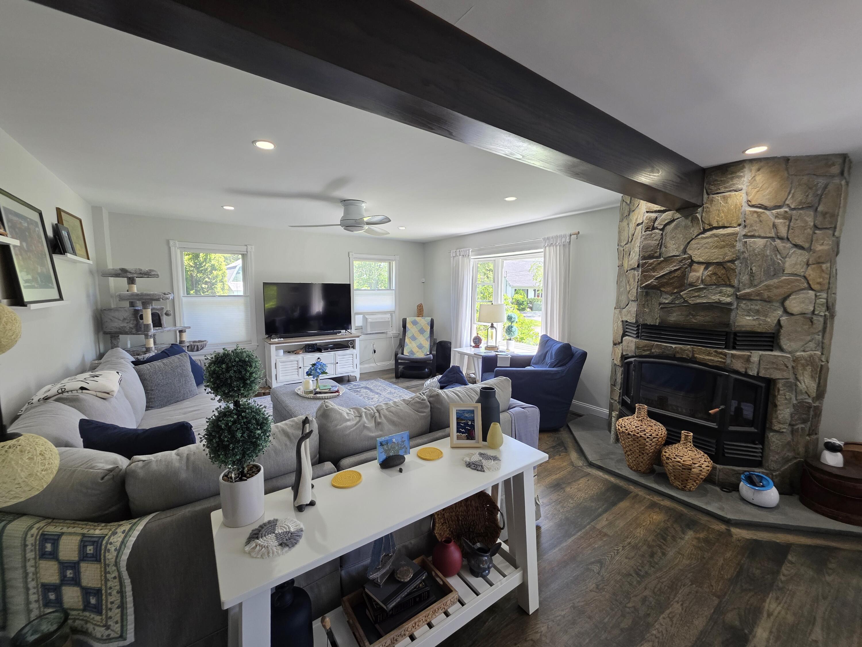 13 Norris Street Searsport, ME 04974 - Photo 2 of 52 1000032107