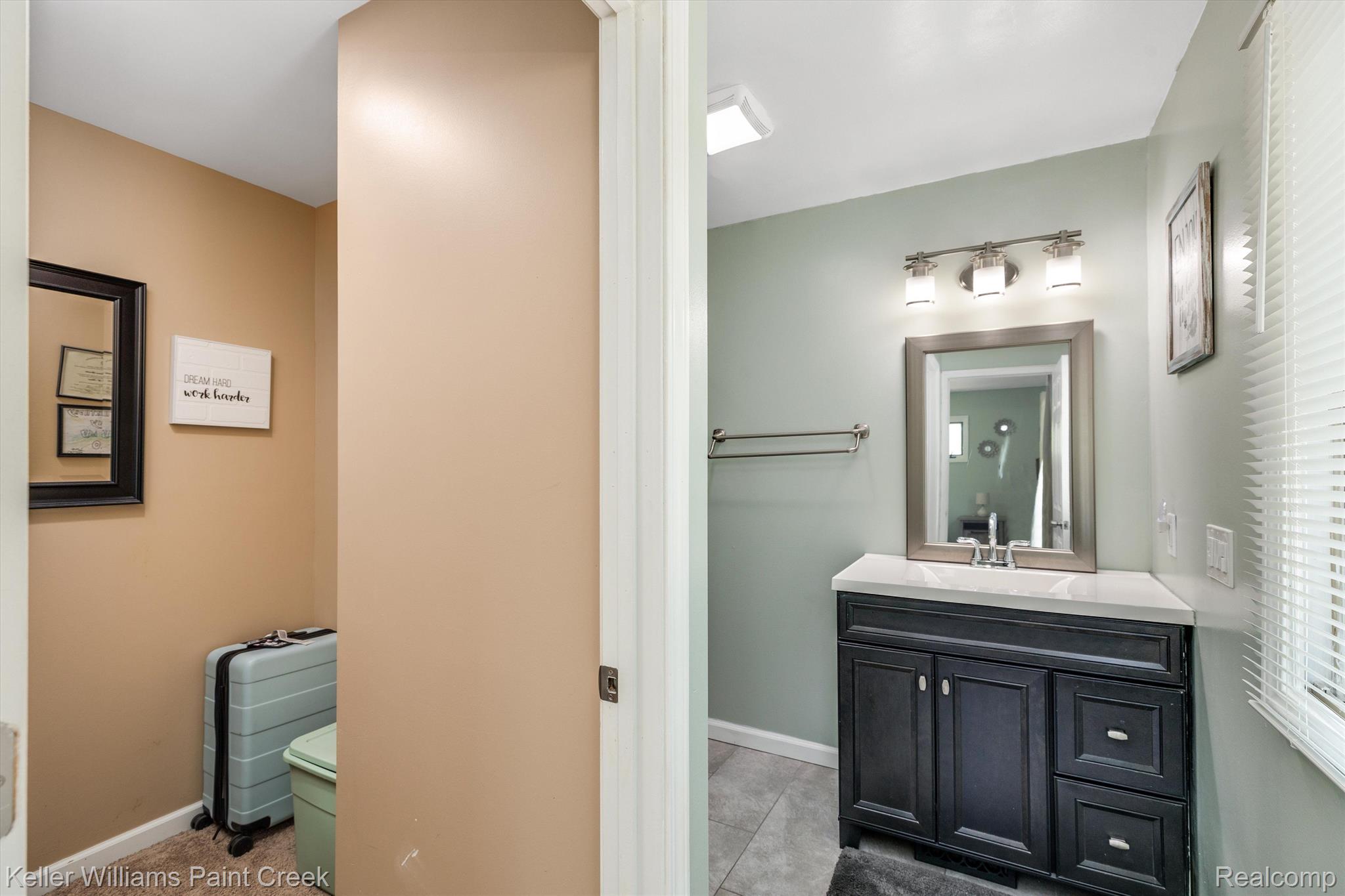 2041 Milverton Road Troy, MI 48083 - Photo 30 of 38 Bathroom