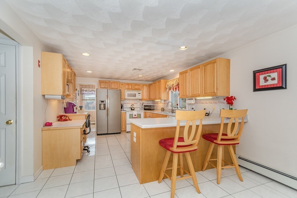 6 Norwich Road Danvers, MA 01923 - Photo 6 of 40 Gallery Image 6